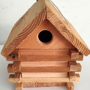 Log cabin birdhouse
